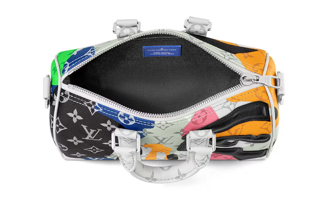 Louis Vuitton Keepall Bandoulière 25 Multicolor avec design multicolore, poignées roulées, bandoulière réglable et amovible, fermeture zippée à double curseur et finitions métalliques.