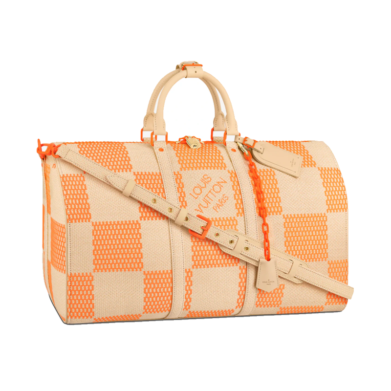 Louis Vuitton Keepall Bandoulière 50 Orange en cuir de veau Monogram embossé orange avec poignées roulées, bandoulière réglable et amovible, fermeture zippée à double curseur et finitions métalliques.