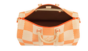 Louis Vuitton Keepall Bandoulière 50 Orange en cuir de veau Monogram embossé orange avec poignées roulées, bandoulière réglable et amovible, fermeture zippée à double curseur et finitions métalliques.