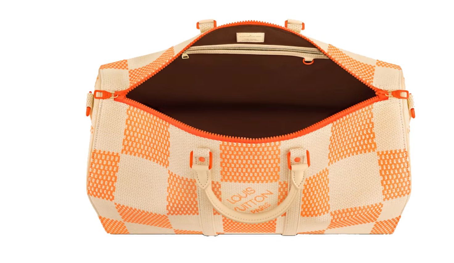 Louis Vuitton Keepall Bandoulière 50 Orange en cuir de veau Monogram embossé orange avec poignées roulées, bandoulière réglable et amovible, fermeture zippée à double curseur et finitions métalliques.
