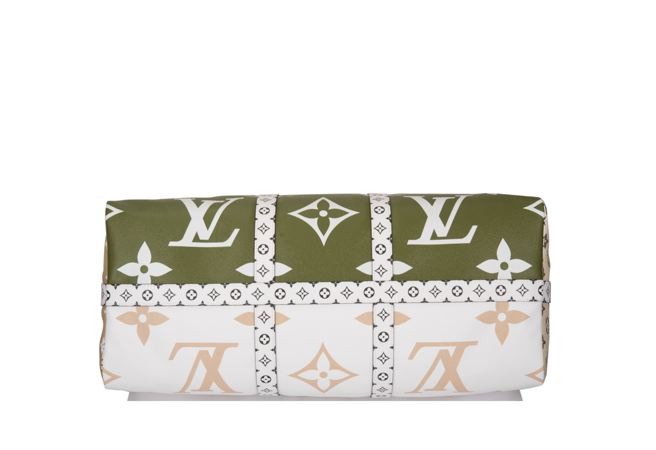 Louis Vuitton Keepall Bandoulière Monogram Giant 50 Khaki Green/Beige, sac de voyage Louis Vuitton kaki et beige au format 50 avec motif Monogram Giant et bandoulière.