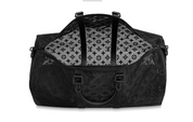 Louis Vuitton Keepall Bandoulière Monogram Mesh 50 Black en mesh technique Monogram noir avec garnitures en cuir, poignées roulées, bandoulière amovible, fermeture zippée et finitions métalliques.