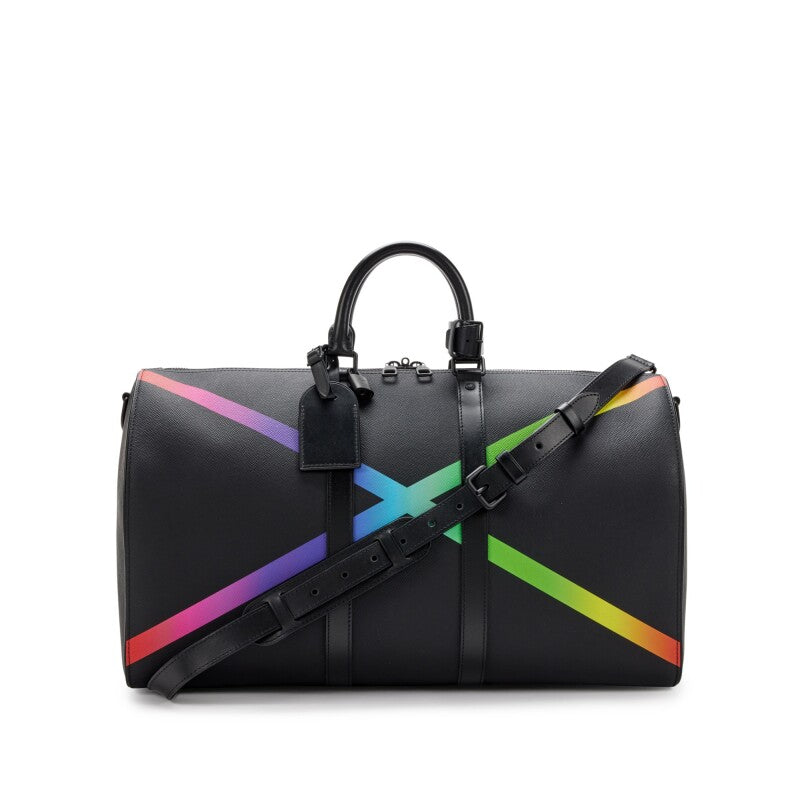 Rainbow en cuir Taïga grainé noir avec détails Rainbow, poignées roulées, bandoulière amovible, fermeture zippée et finitions métalliques.