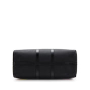 Louis Vuitton Keepall Bandoulière Taïga 50 Black/Rainbow en cuir Taïga grainé noir avec détails Rainbow, poignées roulées, bandoulière amovible, fermeture zippée et finitions métalliques.