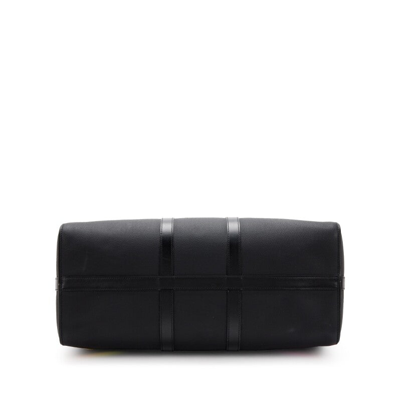 Louis Vuitton Keepall Bandoulière Taïga 50 Black/Rainbow en cuir Taïga grainé noir avec détails Rainbow, poignées roulées, bandoulière amovible, fermeture zippée et finitions métalliques.