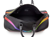 Louis Vuitton Keepall Bandoulière Taïga 50 Black/Rainbow en cuir Taïga grainé noir avec détails Rainbow, poignées roulées, bandoulière amovible, fermeture zippée et finitions métalliques.