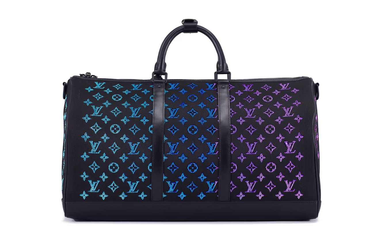 Louis Vuitton Keepall LED Monogram 50 Black, sac de voyage Keepall 50 noir avec motif Monogram à effet LED lumineux, poignées en cuir et bandoulière amovible.