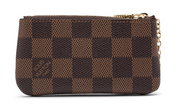 Louis Vuitton Key Pouch Damier Ebene en toile Damier Ébène marron avec fermeture zippée dorée, chaîne et anneau porte-clés.