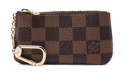 Louis Vuitton Key Pouch Damier Ebene en toile Damier Ébène marron avec fermeture zippée dorée, chaîne et anneau porte-clés.
