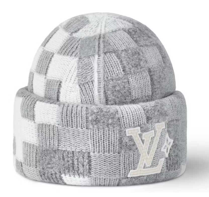 Louis Vuitton LV Crush Damoflage Pearls Beanie Light Gray couture gris logo blanc nuage fleurs icône