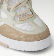 Louis Vuitton LV Skate Sneaker Beige White, sneaker de luxe Louis Vuitton beige et blanche inspirée du skate avec matériaux premium et finitions haut de gamme.
