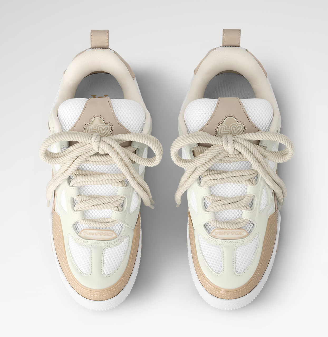 Louis Vuitton LV Skate Sneaker Beige White, sneaker de luxe Louis Vuitton beige et blanche inspirée du skate avec matériaux premium et finitions haut de gamme.