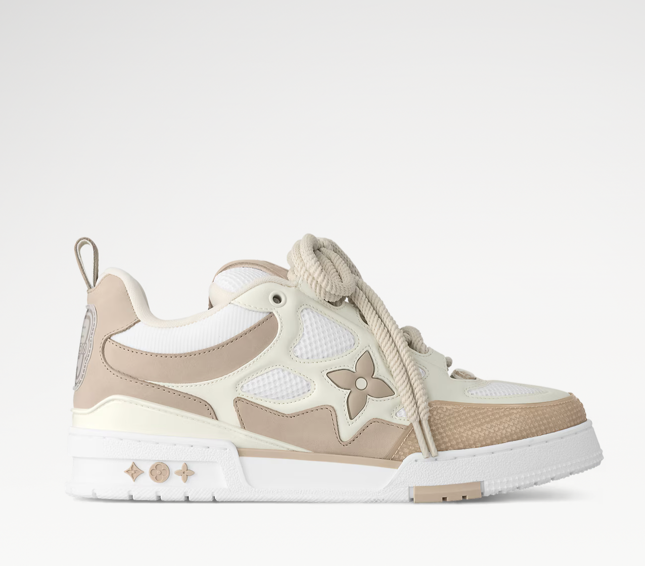 Louis Vuitton LV Skate Sneaker Beige White, sneaker de luxe Louis Vuitton beige et blanche inspirée du skate avec matériaux premium et finitions haut de gamme.