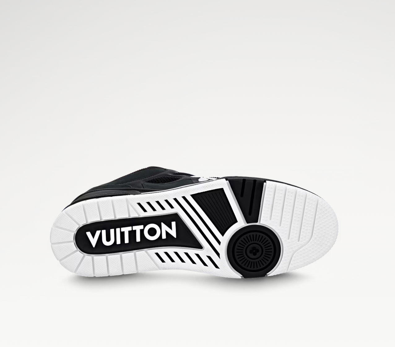 Louis Vuitton LV Skate Sneaker Black White, sneaker de luxe Louis Vuitton noire et blanche inspirée du skate avec matériaux premium et finitions haut de gamme.