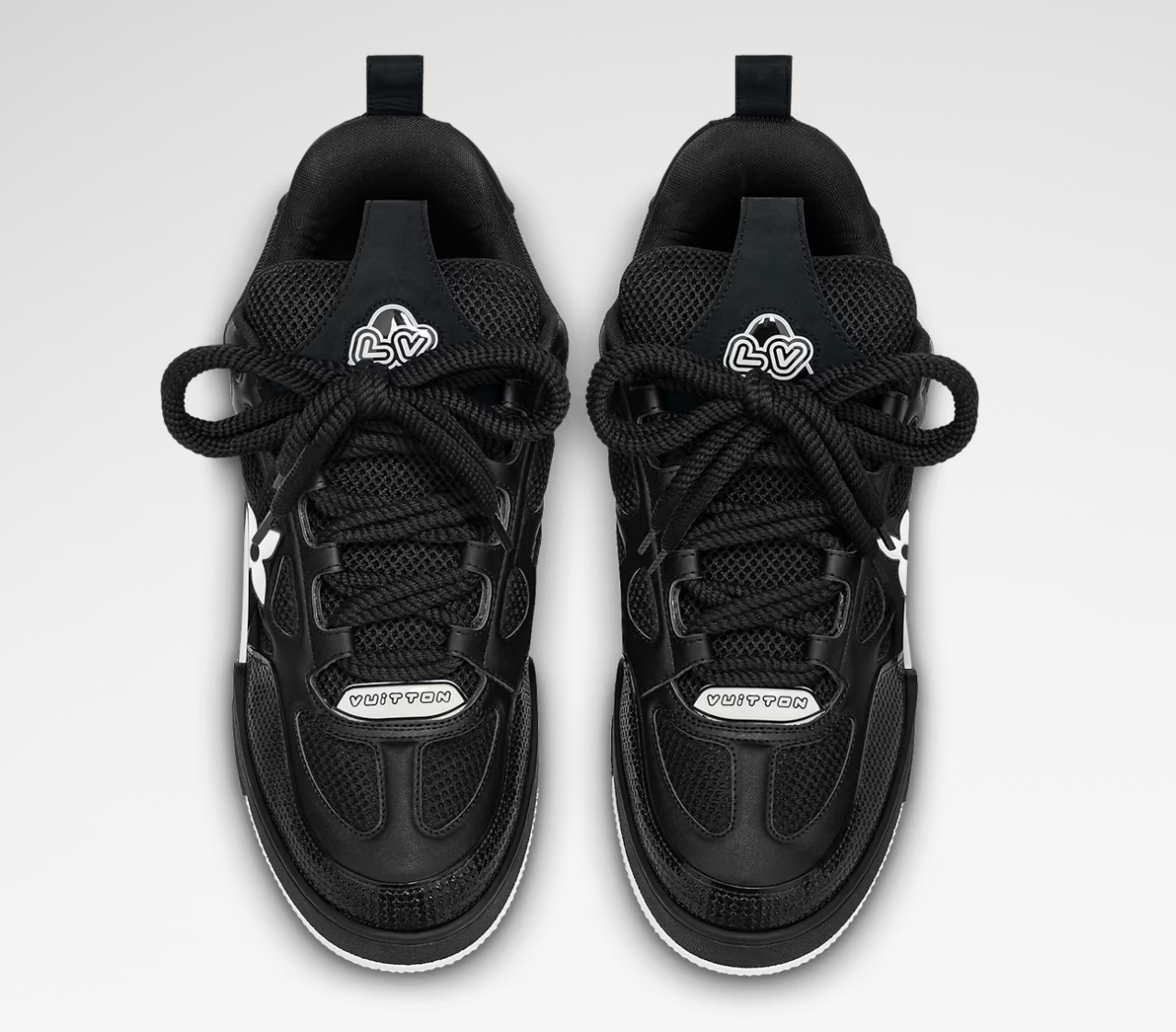 Louis Vuitton LV Skate Sneaker Black White, sneaker de luxe Louis Vuitton noire et blanche inspirée du skate avec matériaux premium et finitions haut de gamme.