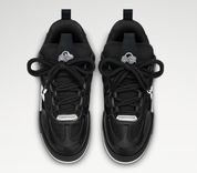 Louis Vuitton LV Skate Sneaker Black White, sneaker de luxe Louis Vuitton noire et blanche inspirée du skate avec matériaux premium et finitions haut de gamme.