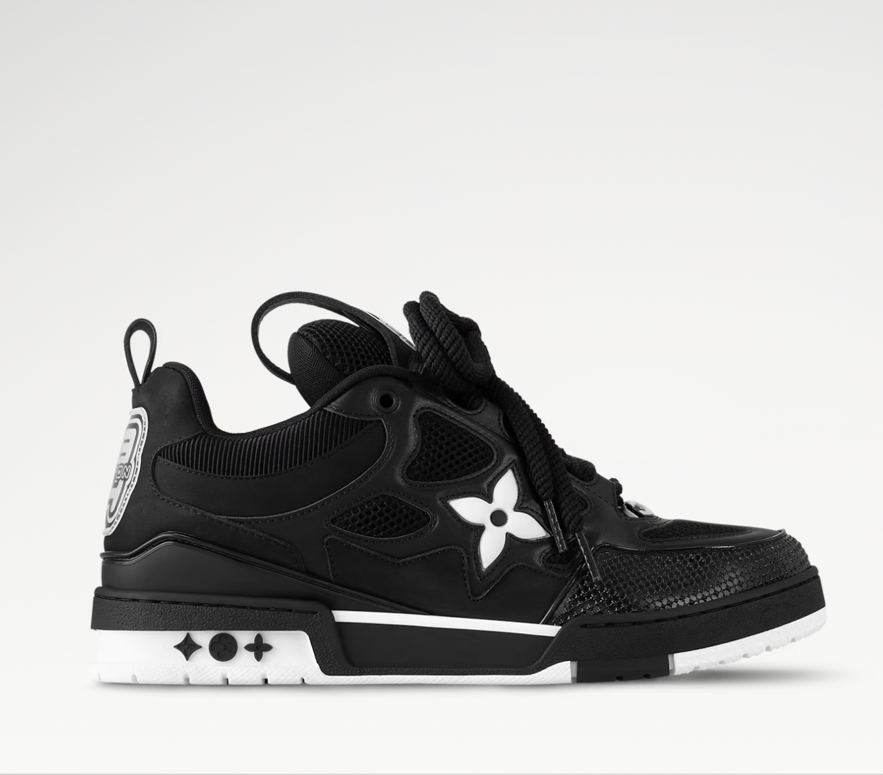 Louis Vuitton LV Skate Sneaker Black White, sneaker de luxe Louis Vuitton noire et blanche inspirée du skate avec matériaux premium et finitions haut de gamme.