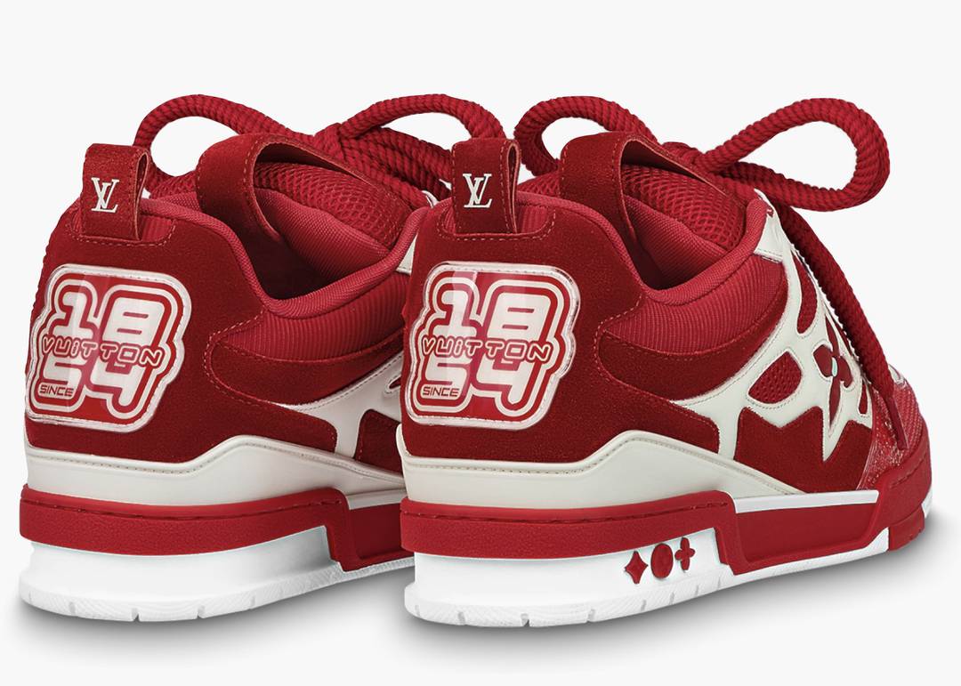 Louis Vuitton LV Skate Sneaker Red White, sneaker de luxe Louis Vuitton rouge et blanche inspirée du skate avec matériaux premium et finitions haut de gamme.