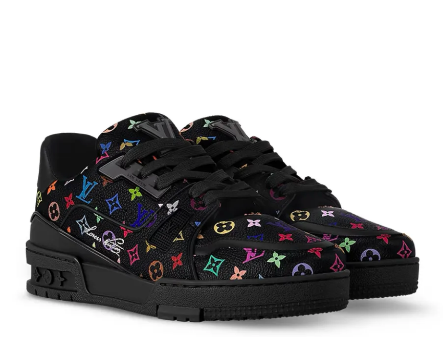 Louis Vuitton LV Trainer Takashi Murakami Black avec tige en cuir premium noir, détails inspirés de Takashi Murakami, silhouette basse et semelle extérieure en caoutchouc.