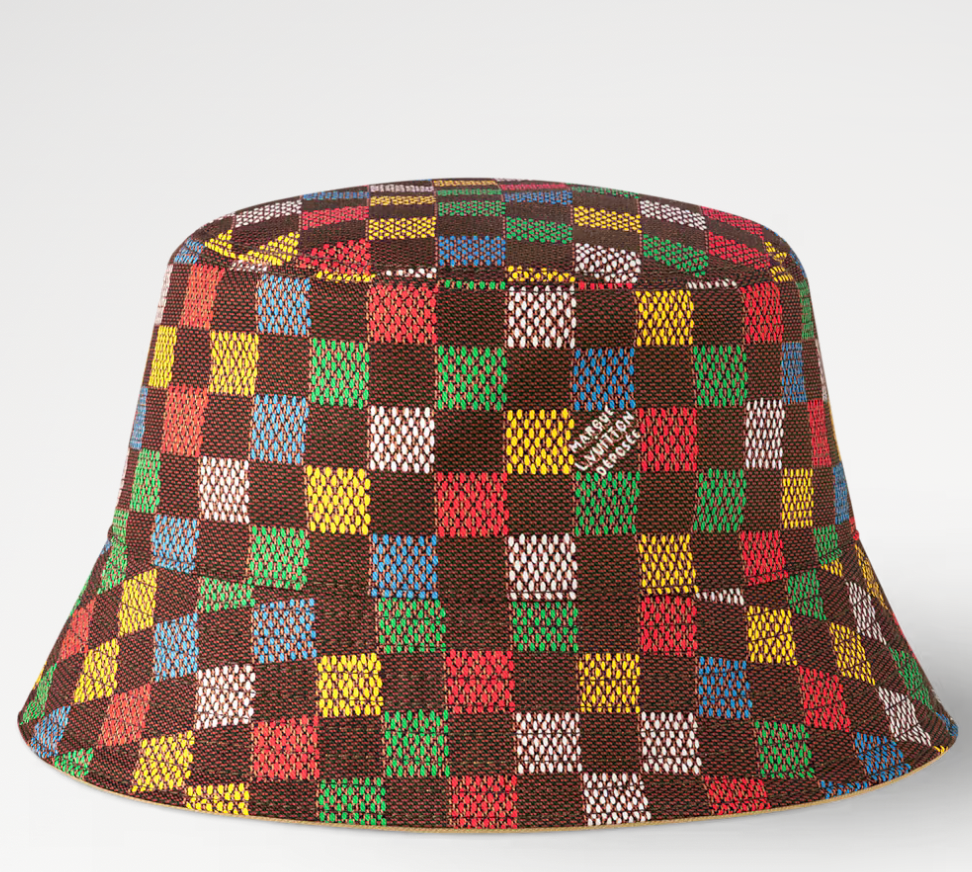 Louis Vuitton LV Vers Damier Reversible Bucket Hat Brown en textile brun, motif Damier, conception réversible et silhouette bucket hat élégante au style contemporain.