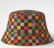 Louis Vuitton LV Vers Damier Reversible Bucket Hat Brown en textile brun, motif Damier, conception réversible et silhouette bucket hat élégante au style contemporain.
