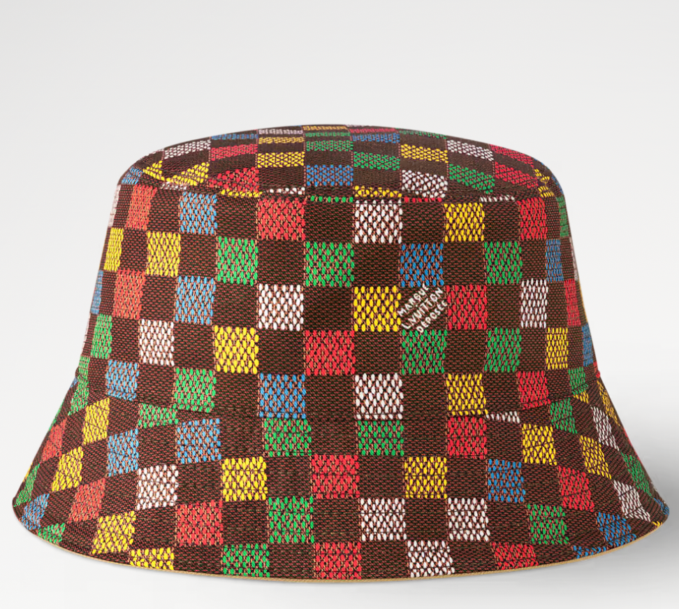 Louis Vuitton LV Vers Damier Reversible Bucket Hat Brown en textile brun, motif Damier, conception réversible et silhouette bucket hat élégante au style contemporain.