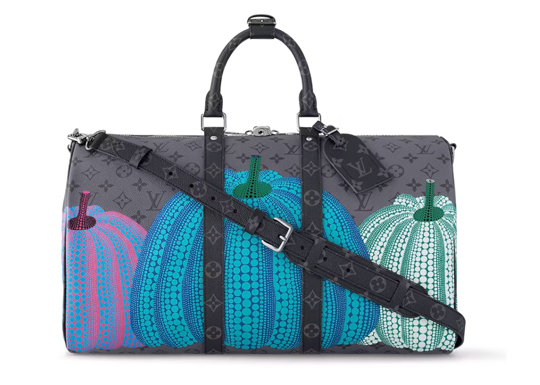 Louis Vuitton LV x YK Keepall Bag 45 Pumpkin Print en toile Monogram Eclipse Reverse sombre avec motifs citrouille de Yayoi Kusama.