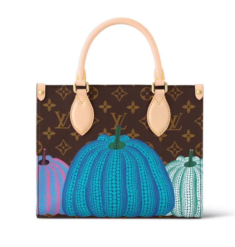 Louis Vuitton LV x YK Onthego PM Pumpkin Print en toile Monogram avec citrouilles multicolores de Yayoi Kusama et finitions dorées.