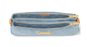 Louis Vuitton Liv Pochette Sky Blue Denim en coton bleu clair avec finitions métalliques dorées, chaîne amovible et bandoulière ajustable.