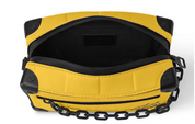 Louis Vuitton Mini Soft Trunk Damier Scuba Yellow en cuir de veau jaune à motif Damier en relief, détails métalliques noirs et bandoulière.