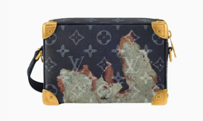 Louis Vuitton Mini Soft Trunk Ink Blue en toile Monogram Bleach bleu encre avec finitions métalliques dorées vieillies et format compact.