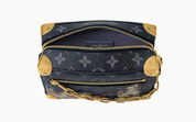 Louis Vuitton Mini Soft Trunk Ink Blue en toile Monogram Bleach bleu encre avec finitions métalliques dorées vieillies et format compact.