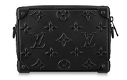 Louis Vuitton Mini Soft Trunk Monogram Black en cuir Taurillon noir embossé Monogram, avec chaînes et finitions métalliques noir mat.