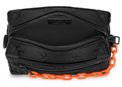 Louis Vuitton Mini Soft Trunk Monogram Black en cuir Taurillon noir embossé Monogram, avec chaînes et finitions métalliques noir mat.