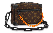 Louis Vuitton Mini Soft Trunk Monogram Brown/Orange en toile Monogram marron avec chaînes orange et noires et coins renforcés.