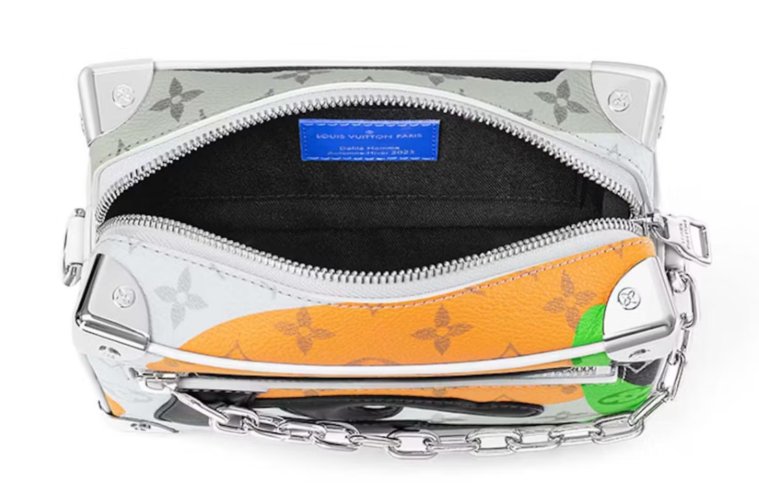 Louis Vuitton Mini Soft Trunk White Multicolor en toile Monogram blanche et multicolore, cuir de vache et finitions métalliques palladium.
