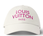 Louis Vuitton My LV Paris Cap White, casquette Louis Vuitton blanche avec visière incurvée et détails My LV Paris.