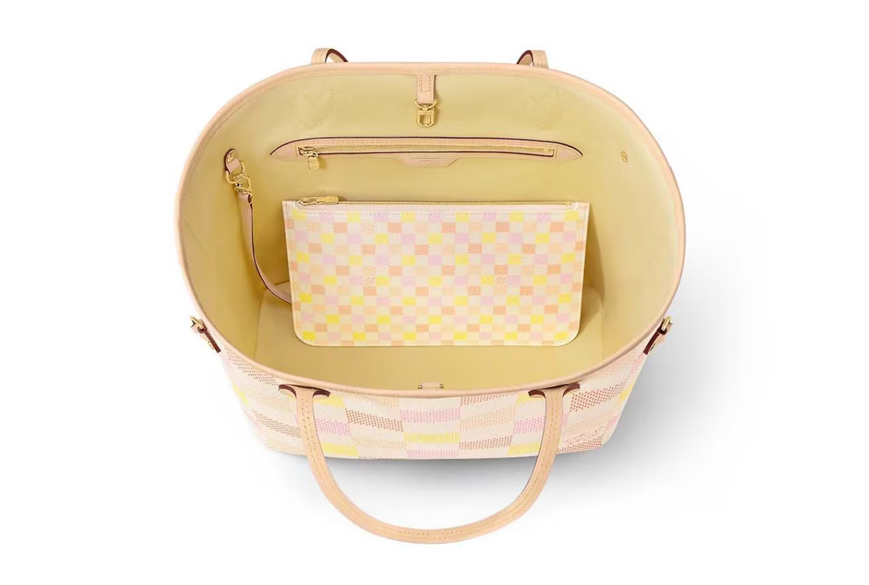 Sac cabas Louis Vuitton Neverfull en toile monogram – grand classique de luxe, vue de l'intérieur 