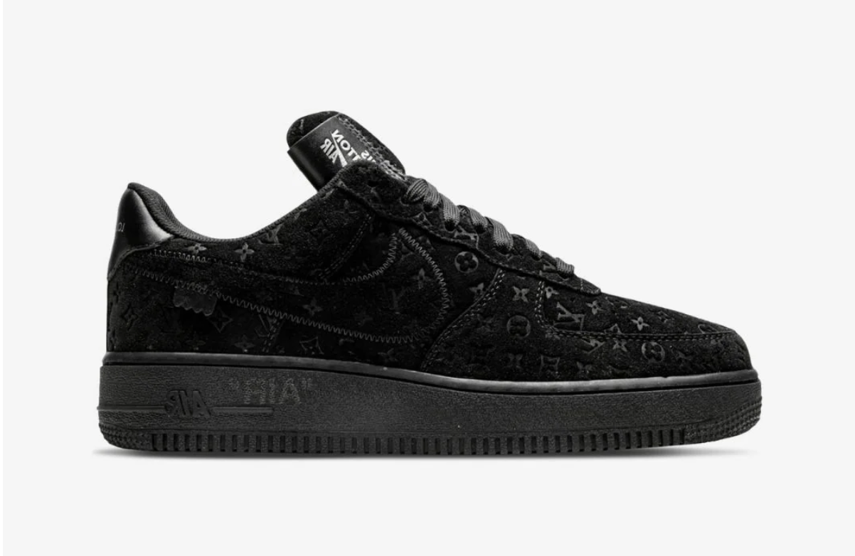 Louis Vuitton Nike Air Force 1 Low By Virgil Abloh Black en suède noir embossé Monogram avec patch Nike Louis Vuitton et semelle Air noire.