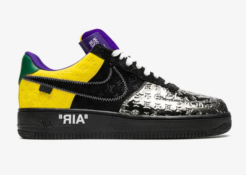 Louis Vuitton Nike Air Force 1 Low By Virgil Abloh Black Metallic Silver avec tige noire, détails argentés, jaunes et bleus et silhouette Air Force 1.