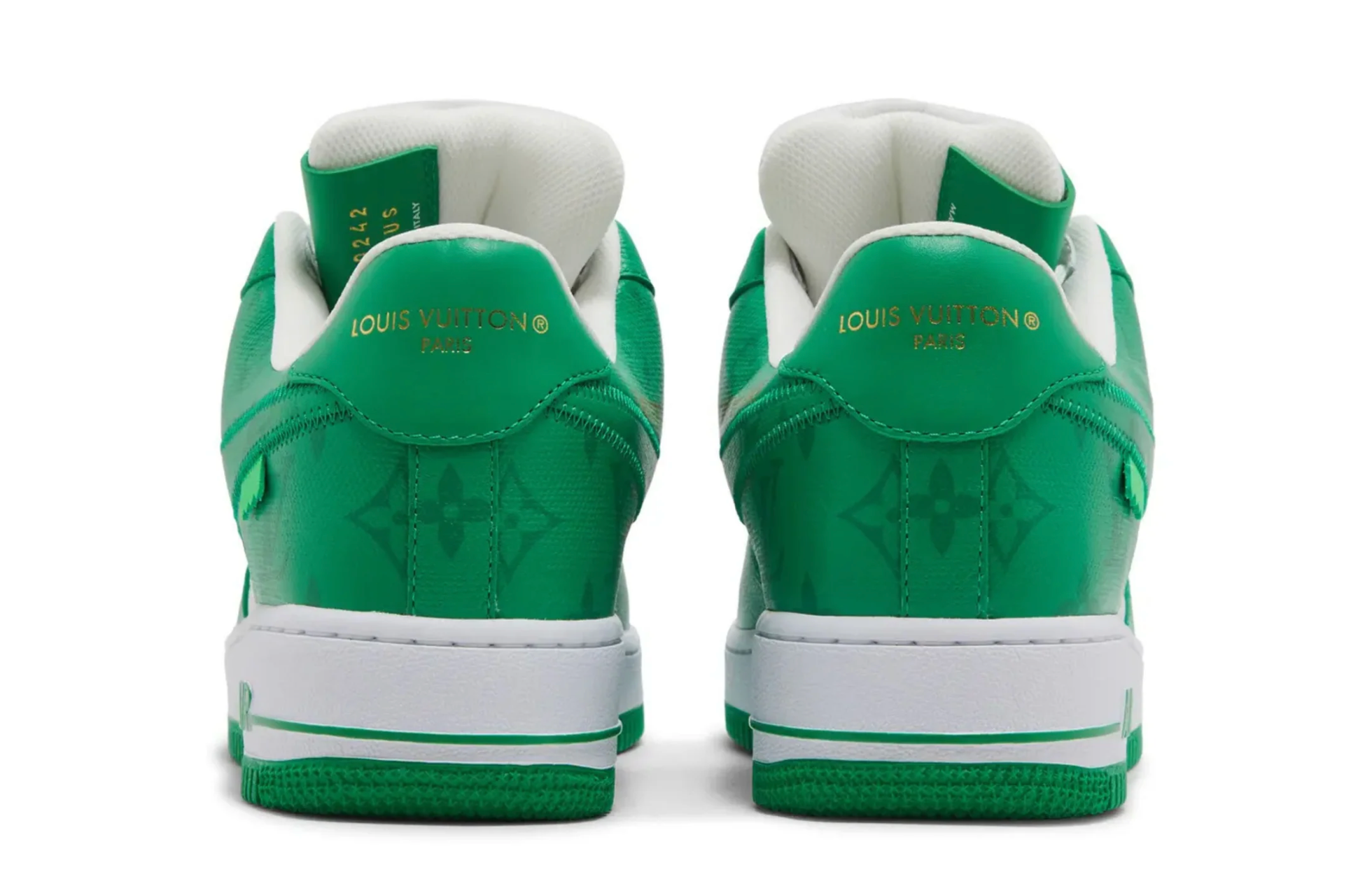 Louis Vuitton Nike Air Force 1 Low By Virgil Abloh White Green en cuir blanc et toile Monogram verte avec Swoosh Nike et semelle verte.
