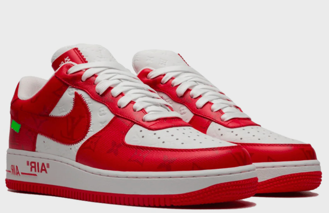 Louis Vuitton Nike Air Force 1 Low By Virgil Abloh White Red avec tige en cuir premium blanc, détails rouges, amorti Nike Air et semelle extérieure en caoutchouc emblématique.