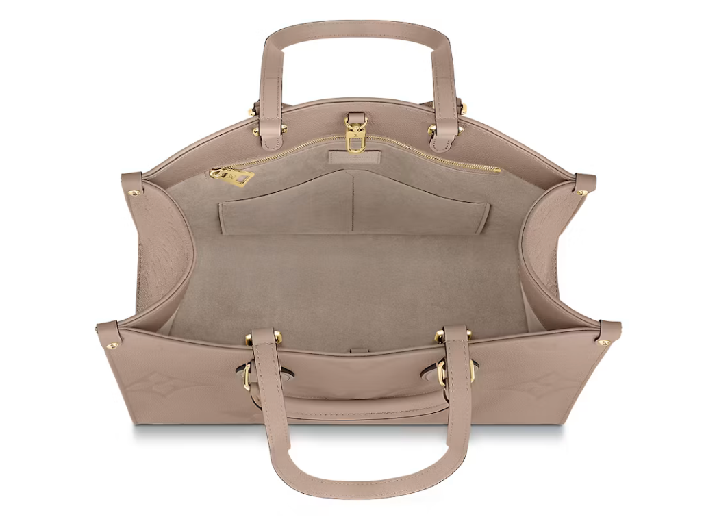 Louis Vuitton Onthego Empreinte MM Turtledove en cuir grainé beige-gris embossé Monogram avec finitions dorées et doubles anses.