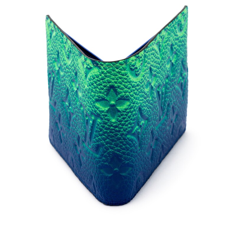 Louis Vuitton PF Slender Taurillon Illusion Blue/Green, portefeuille en cuir Taurillon bleu et vert avec motif Monogram LV embossé.