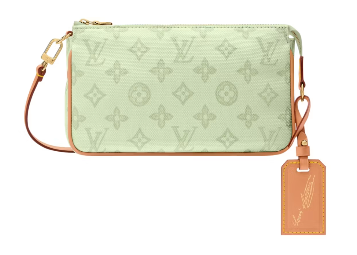 Louis Vuitton Pochette Accessories en toile Monogram brune avec garnitures en cuir naturel, chaîne dorée et bandoulière amovible.