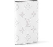 Louis Vuitton Pocket Organizer Optic White en toile Monogram blanche et cuir Taïga avec format compact et rangements pour cartes vu de 3/4 face. 