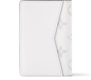 Louis Vuitton Pocket Organizer Optic White en toile Monogram blanche et cuir Taïga avec format compact et rangements pour cartes vu de derrière. 