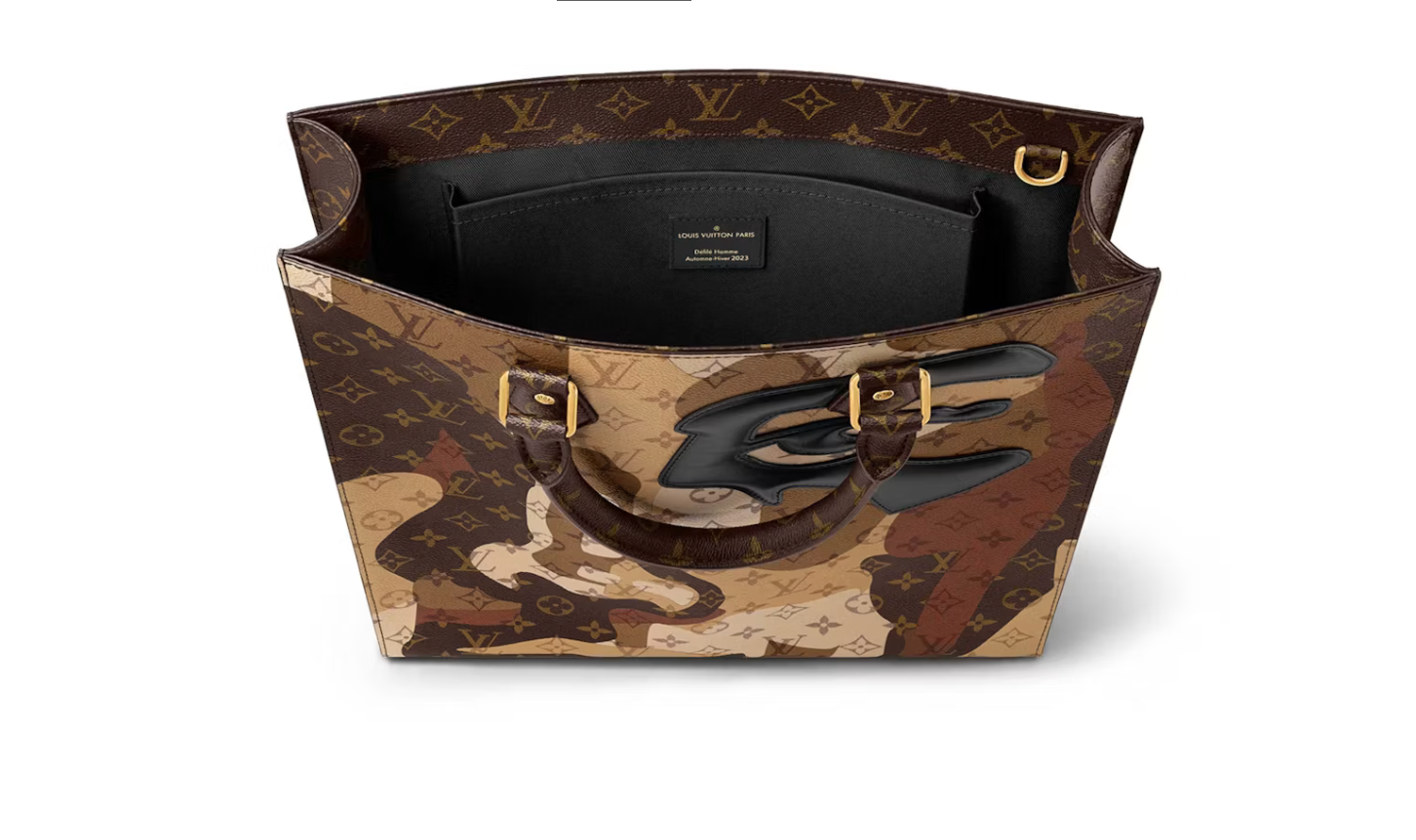 Louis Vuitton Sac Plat NV Brown en toile Monogram marron avec poignées en cuir, bandoulière amovible, fermeture zippée et intérieur spacieux.