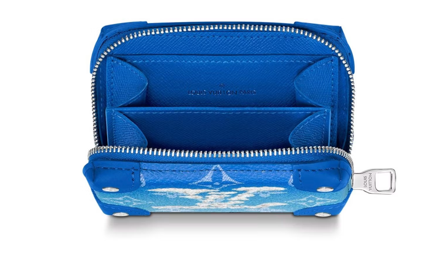 Louis Vuitton Soft Trunk NW Clouds Monogram Blue, sac bandoulière bleu ciel Louis Vuitton avec motif nuages et Monogram LV imaginé sous Virgil Abloh.
