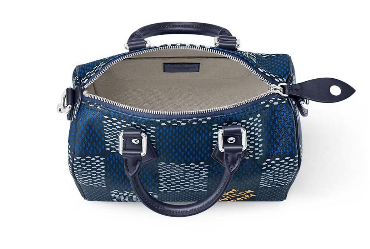Louis Vuitton Speedy 25 Bandoulière Damier Heritage Blue, sac Louis Vuitton bleu avec motif Damier Heritage, poignées Toron et bandoulière ajustable.